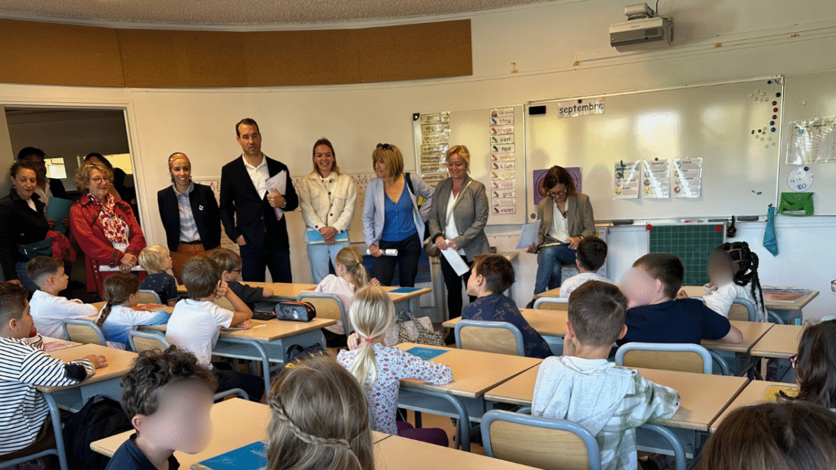 Le maire Thibaut Guiraud entouré de son équipe municipale à visité l'école Barthélémy Profit | TL - INF la Rochelle