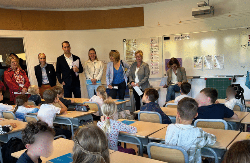 Le maire Thibaut Guiraud entouré de son équipe municipale à visité l'école Barthélémy Profit | TL - INF la Rochelle