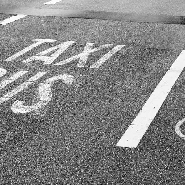 voie de bus, taxi, piste cyclable