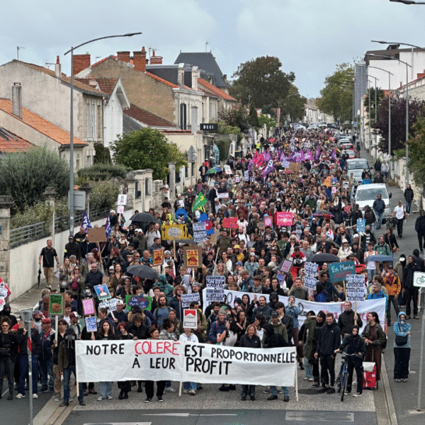 La manifestation du 10 septembre avait réuni près de 1 000 personnes selon notre comptage | TL - INF la Rochelle