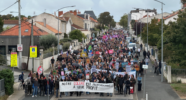 La manifestation du 10 septembre avait réuni près de 1 000 personnes selon notre comptage | TL - INF la Rochelle