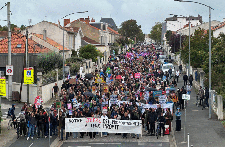 La manifestation du 10 septembre avait réuni près de 1 000 personnes selon notre comptage | TL - INF la Rochelle