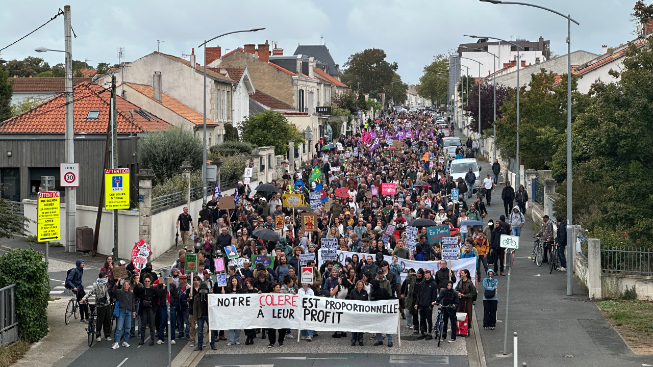 La manifestation du 10 septembre avait réuni près de 1 000 personnes selon notre comptage | TL - INF la Rochelle