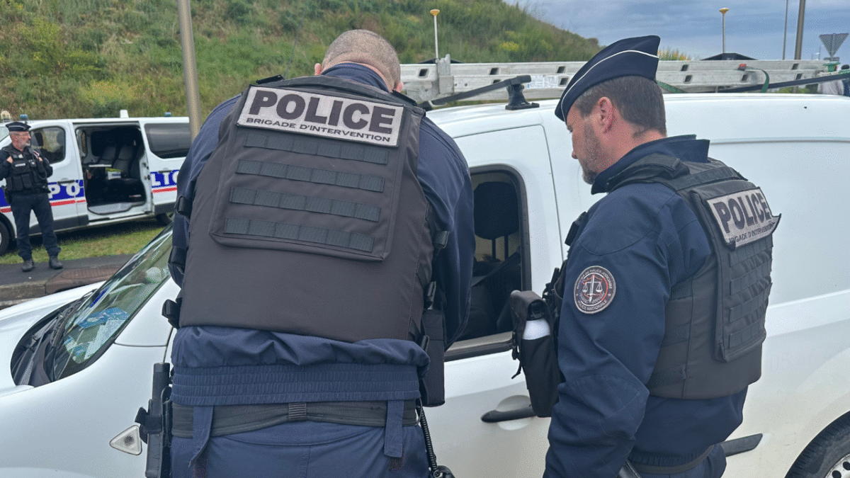 police, contrôle, route, voiture, sécurité routière