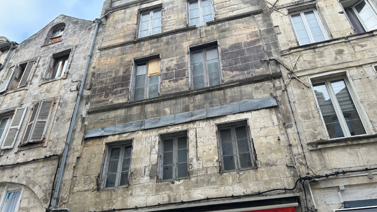L’immeuble n°9 de la rue Saint-Sauveur a fait craindre un risque d’effondrement | TL – INF La Rochelle