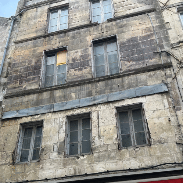 L’immeuble n°9 de la rue Saint-Sauveur a fait craindre un risque d’effondrement | TL – INF La Rochelle