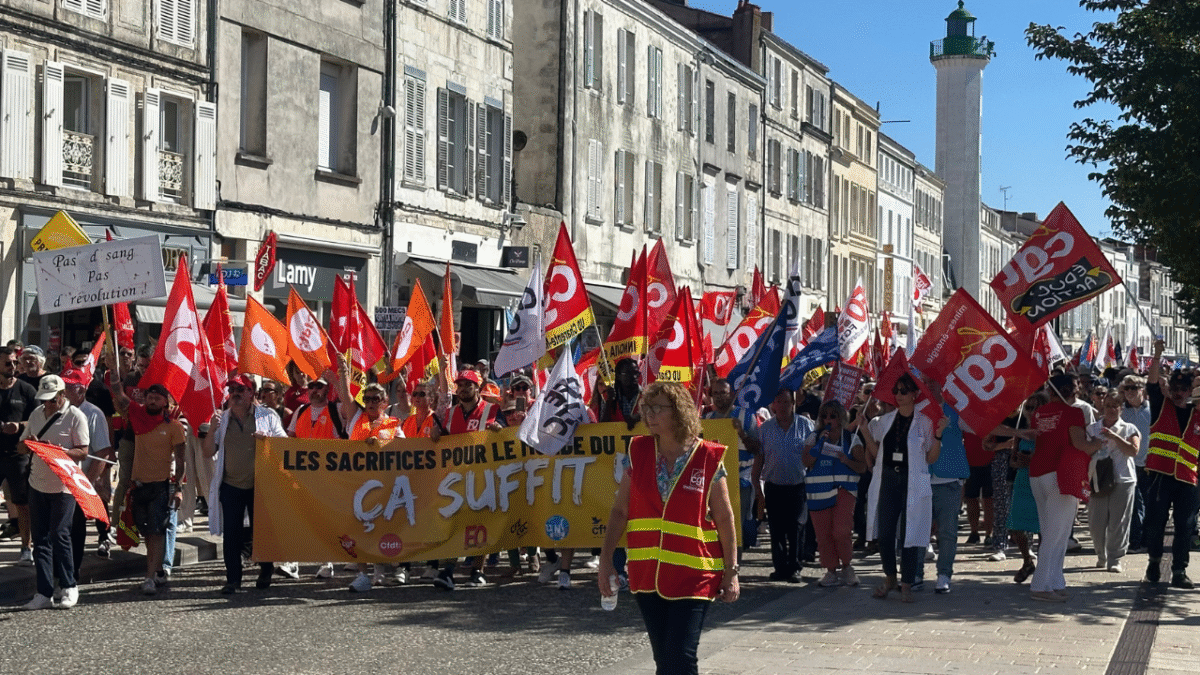 Près de 2 000 à 2 500 personnes étaient présentes à la manifestation du 18 septembre à La Rochelle | TL - INF La Rochelle CGT, manifestation, la rochelle, vieux port