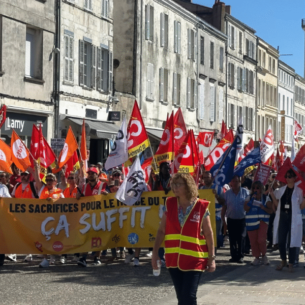 Près de 2 000 à 2 500 personnes étaient présentes à la manifestation du 18 septembre à La Rochelle | TL - INF La Rochelle CGT, manifestation, la rochelle, vieux port