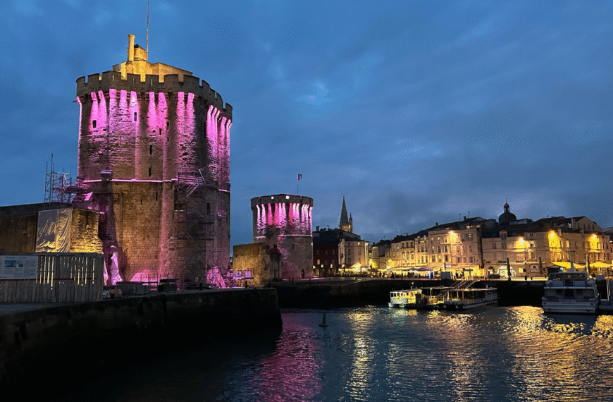Les Tours de La Rochelle illuminées à l’occasion d’Octobre Rose | TL - INF La Rochelle