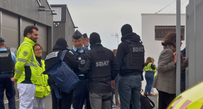 Les hommes de la sous-direction antiterroriste étaient présents sur place. | TL - INF La Rochelle