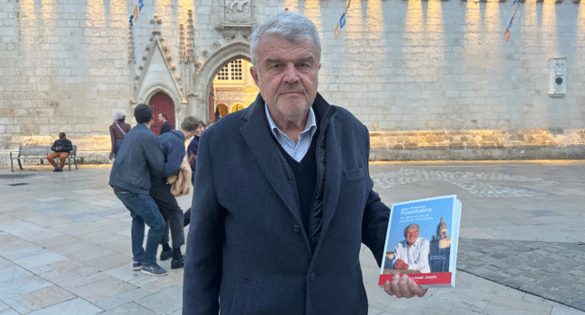 Jean-François Fountaine avec son livre | TL - INF la Rochelle
