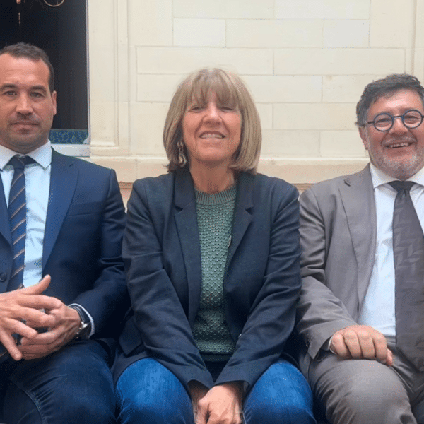 Thibaut Guiraud, ancien adjoint aux finances avant la démission de Jean-François Fountaine, accompagné de la première adjointe Catherine Léonidas et de son deuxième adjoint, Christophe Bertaud | Archives / TL - INF La Rochelle