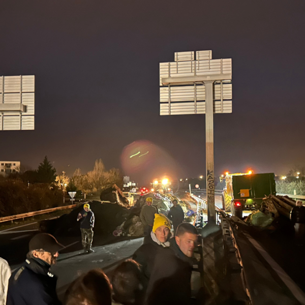Les agriculteurs vont bloqué la rocade pour la nuit | TL - INF la Rochelle