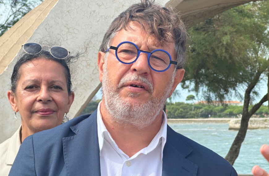 Christophe Bertaud, le second adjoint au maire et Joëlle Marie-Reine Sciard, représentante Place Publique en Charente-Maritime | TL - INF la Rochelle