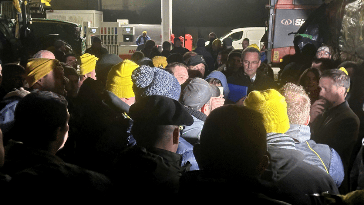 Le préfet Brice Blondel a échangé pendant près d’une heure et demie avec les agriculteurs de la Coordination Rurale, même si ses réponses ne les ont pas convaincus | TL - INF la Rochelle