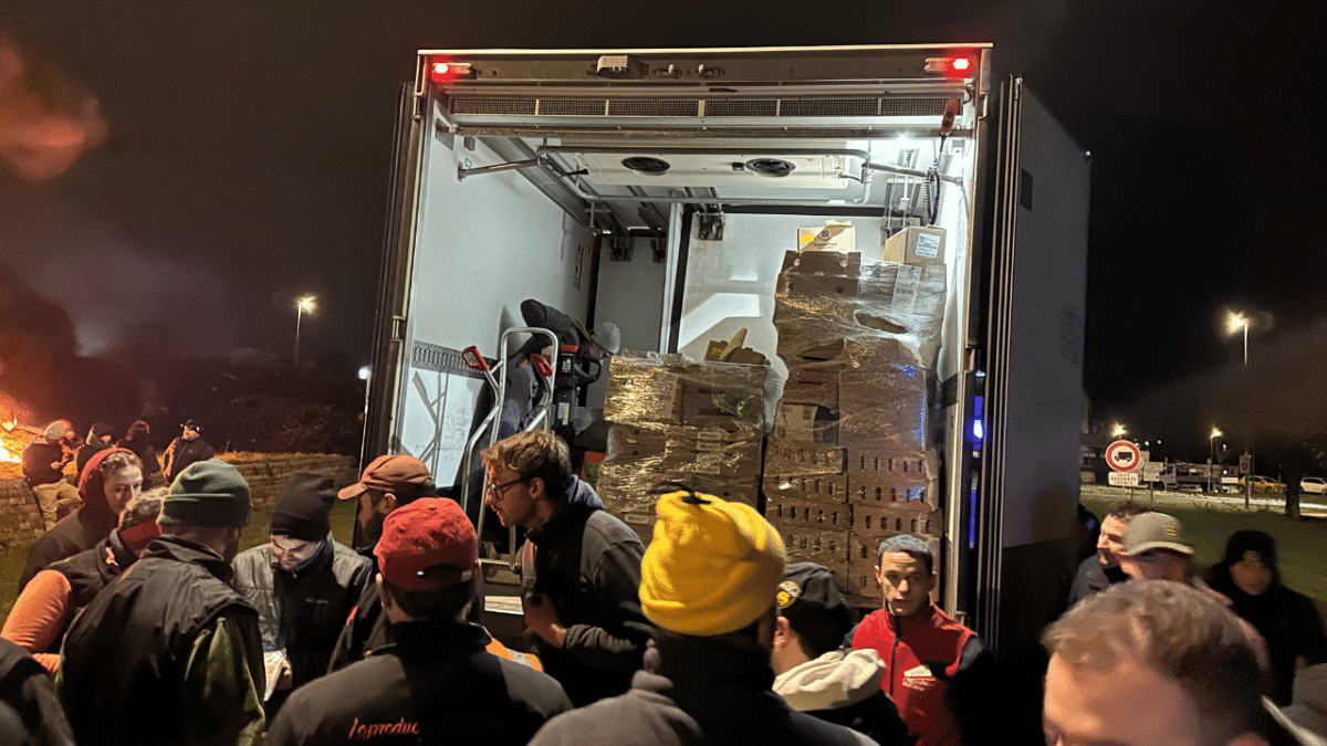 Des camions ont été contrôlés lundi matin à Périgny par les Jeunes Agriculteurs | TL - INF la Rochelle