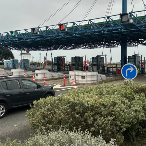Le péage du pont de l’île de Ré et ses dernières cabines manuelles | TL – INF La Rochelle