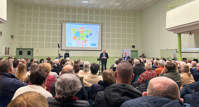 Christophe Batcabe tenait sa première réunion publique ce mardi dans le quartier de la Genette | TL - INF la Rochelle