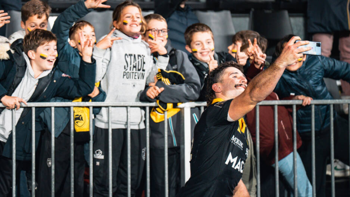 Jules Favre avec des supporters des Maritimes | Stade Rochelais