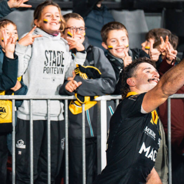 Jules Favre avec des supporters des Maritimes | Stade Rochelais