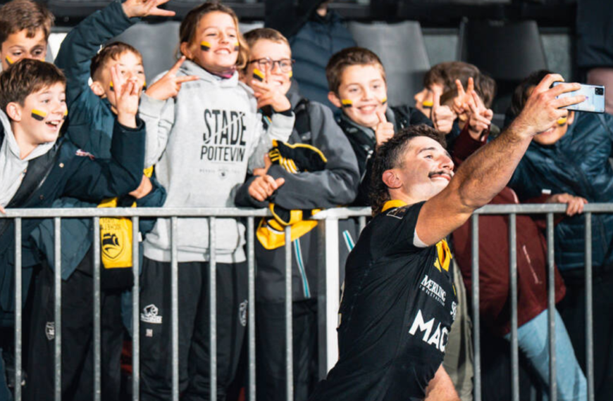 Jules Favre avec des supporters des Maritimes | Stade Rochelais