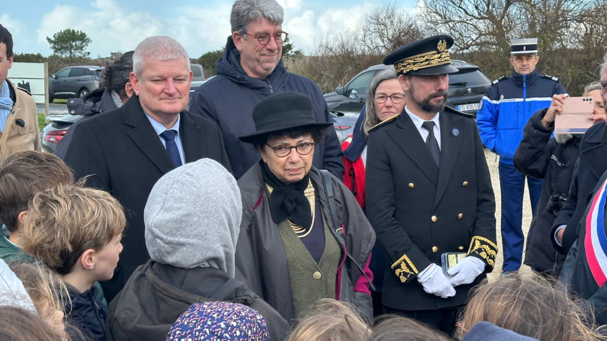 Monique Barbut avec de jeunes rétais à Sainte-Marie | TL - INF la Rochelle