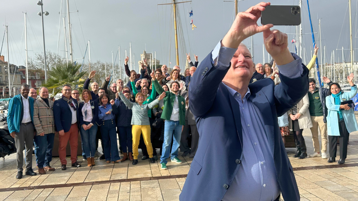 Olivier Falorni a présenté sa liste ce dimanche matin dans un bar du Vieux-Port | TL – INF La Rochelle