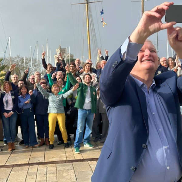 Olivier Falorni a présenté sa liste ce dimanche matin dans un bar du Vieux-Port | TL – INF La Rochelle