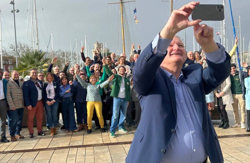 Olivier Falorni a présenté sa liste ce dimanche matin dans un bar du Vieux-Port | TL – INF La Rochelle
