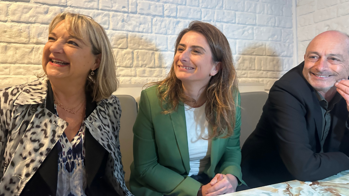 La candidate de la gauche unie à la mairie de La Rochelle, Maryline Simoné, avec Marine Tondelier et Jean-Marc Soubeste | TL – INF La Rochelle