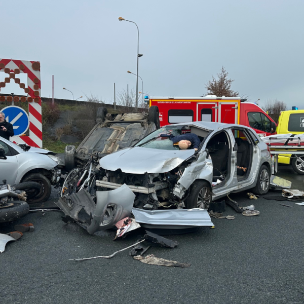 Un accident "XXL" a été reproduit sur l’aire de covoiturage d’Usseau à Sainte-Soulle, où un village de la sécurité routière a été installé. | TL – INF La Rochelle