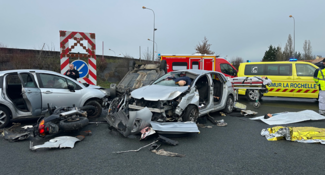 Un accident "XXL" a été reproduit sur l’aire de covoiturage d’Usseau à Sainte-Soulle, où un village de la sécurité routière a été installé. | TL – INF La Rochelle