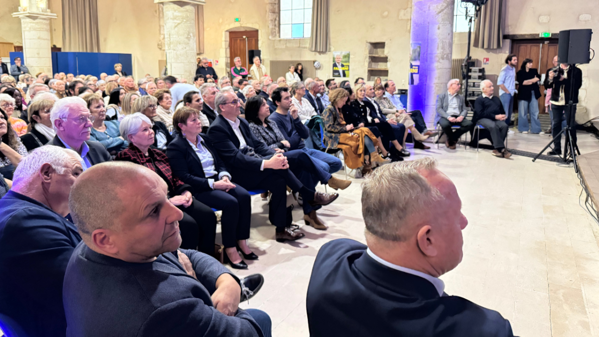 Près d’une dizaine de maires de l’agglomération étaient présents pour soutenir le candidat | TL – INF LR