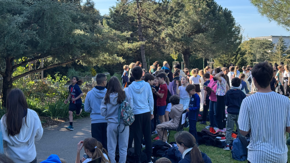 1900 élèves du collège et du lycée Fénelon Notre-Dame ont couru ce jeudi pour la lutte contre le cancer | TL - INF LR
