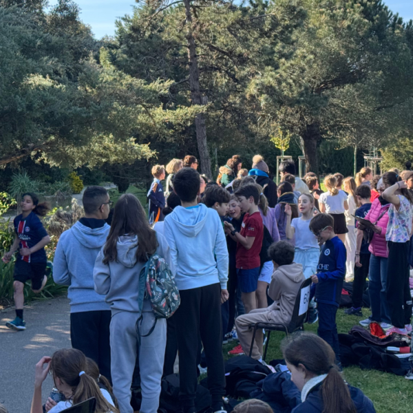 1900 élèves du collège et du lycée Fénelon Notre-Dame ont couru ce jeudi pour la lutte contre le cancer | TL - INF LR