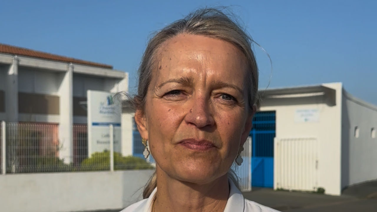 Sylvie Marcilly, la présidente du département devant le collège Beauregard ce mercredi | TL – INF La Rochelle