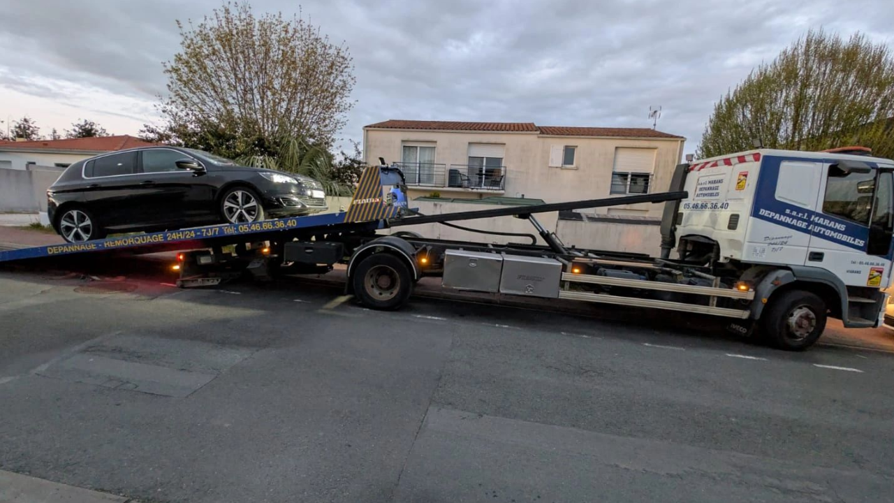Le véhicule a été placé en fourrière et son conducteur interpellé | AB - Police 17