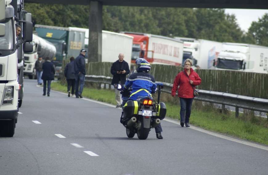 blocage, route, bouchon, gendarme, trafic, blocage routier