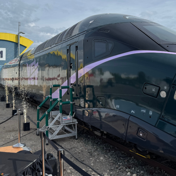 Velvet a dévoilé son premier TGV ce mercredi dans les usines d'Alstom à La Rochelle | TL - INF LR