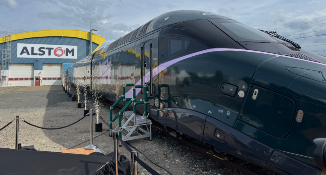 Velvet a dévoilé son premier TGV ce mercredi dans les usines d'Alstom à La Rochelle | TL - INF LR