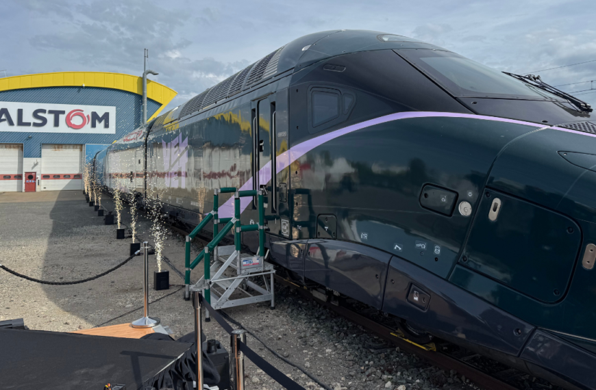 Velvet a dévoilé son premier TGV ce mercredi dans les usines d'Alstom à La Rochelle | TL - INF LR