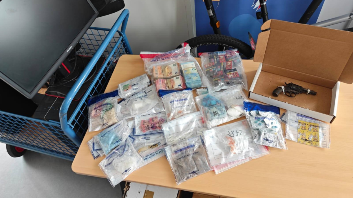 Près de 400 000€ de produits stupéfiants ont été retrouvé dans l'appartement | Police Nationale de Charente-Maritime