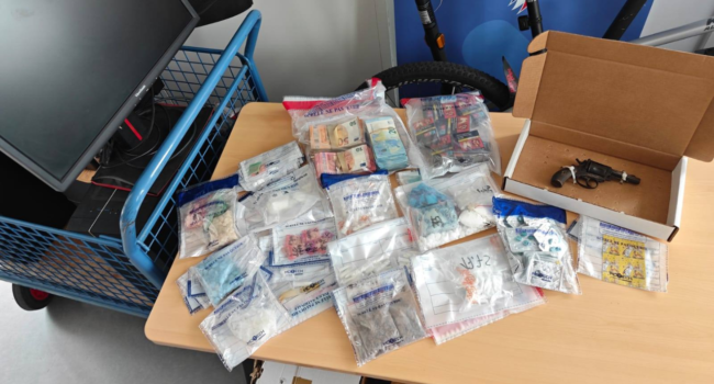 Près de 400 000€ de produits stupéfiants ont été retrouvé dans l'appartement | Police Nationale de Charente-Maritime