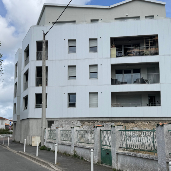 Le corps de la jeune femme a été retrouvé à l’entrée du parking souterrain de sa résidence, située avenue Léopold-Robinet | TL - INF LR