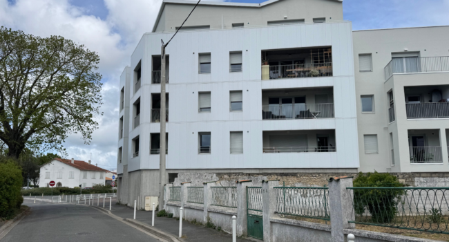 Le corps de la jeune femme a été retrouvé à l’entrée du parking souterrain de sa résidence, située avenue Léopold-Robinet | TL - INF LR