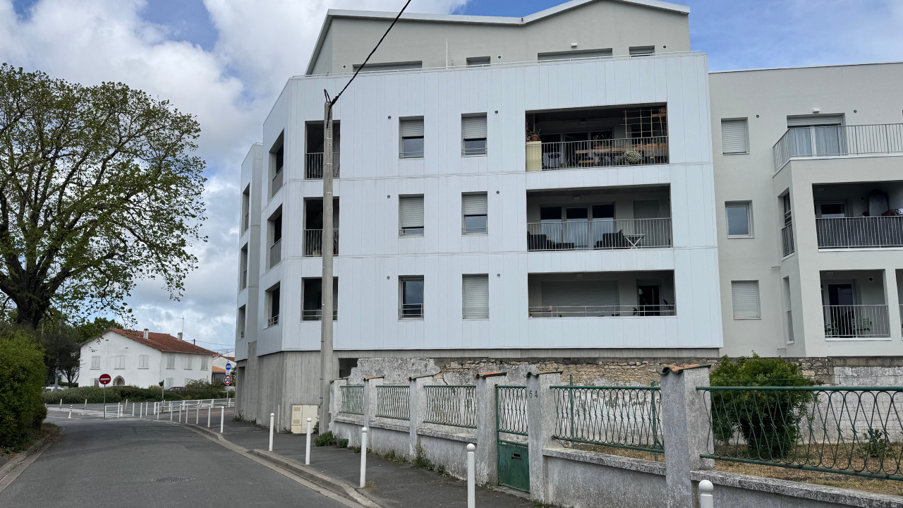 Le corps de la jeune femme a été retrouvé à l’entrée du parking souterrain de sa résidence, située avenue Léopold-Robinet | TL - INF LR