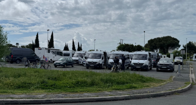 Une compagnie de CRS a été déployé pour sécuriser l'évacuation | TL - INF LR