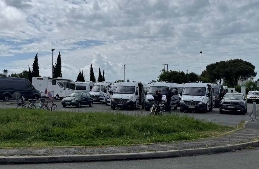 Une compagnie de CRS a été déployé pour sécuriser l'évacuation | TL - INF LR