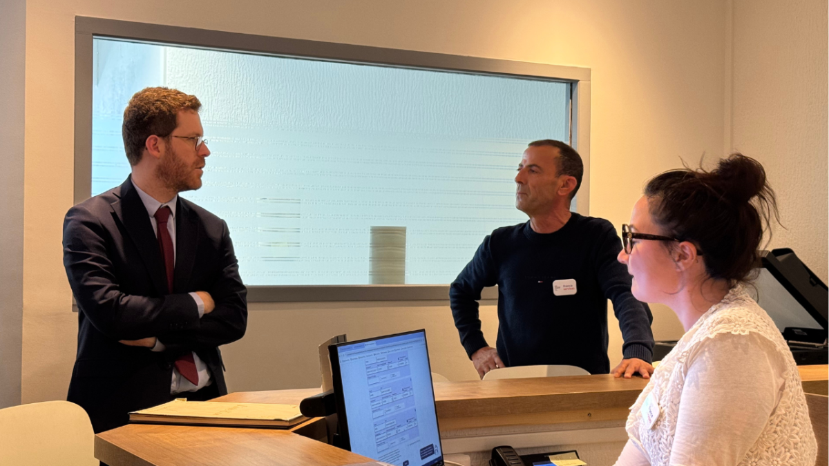 Le ministre a échangé avec les agents de la maison France Service | TL - INF LR