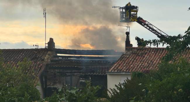 Le violent incendie a ravagé une ancienne pharmacie à l'Houmeau | TL - INF LR